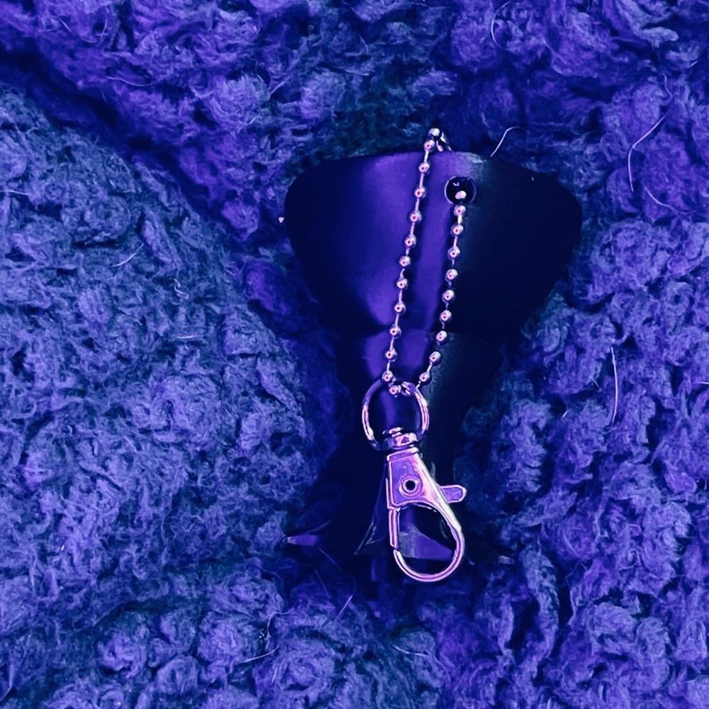 Charming Vampire keychain - Picture 2 of 2